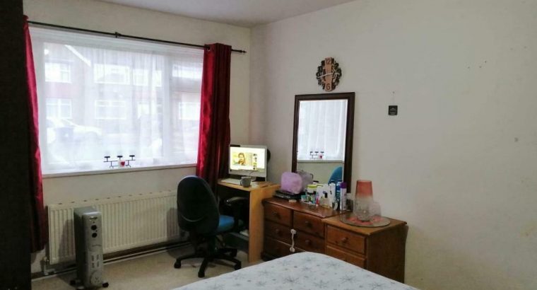 Double bed to rent at ponders end, Enfield