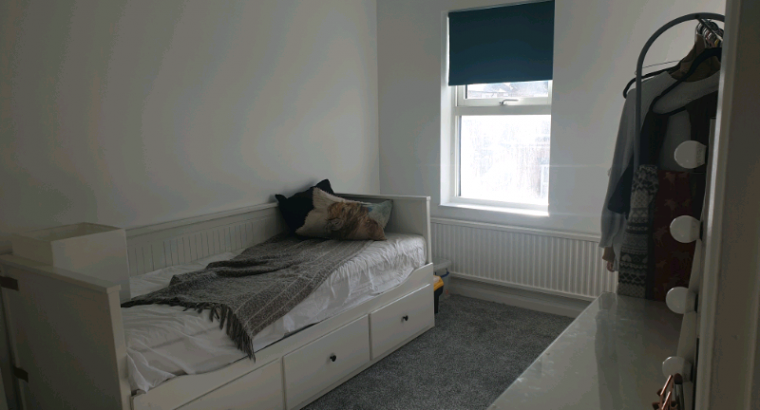 2 bed terrace house READING WEST