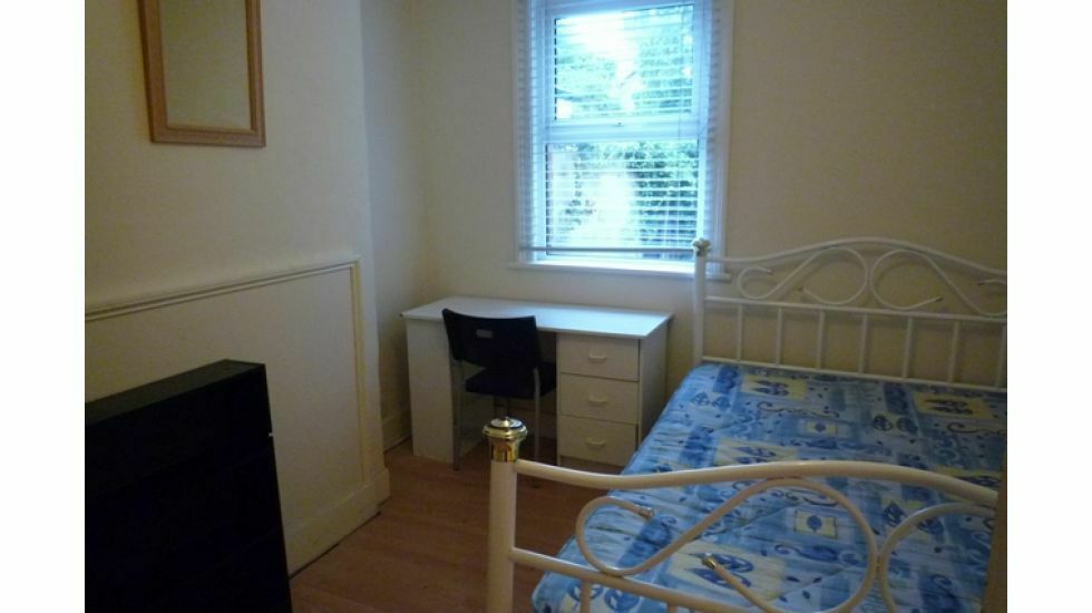 2 bedroom flat in 25 Hurst Street, Oxford {TPXS} Book Online – The Rent Guru