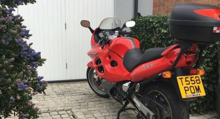Suzuki GSX600F – low miles, starts first time. A few dink’s and scratches but otherwise sound.