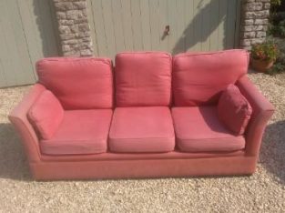3 seat sofa – Free to collect.