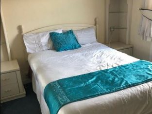 large Double room with En-suite (shower and toilet) – No Deposite