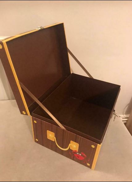 Treasure chest toy box