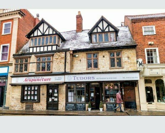 SHOP TO LET IN GRANTHAM HIGH STREET
