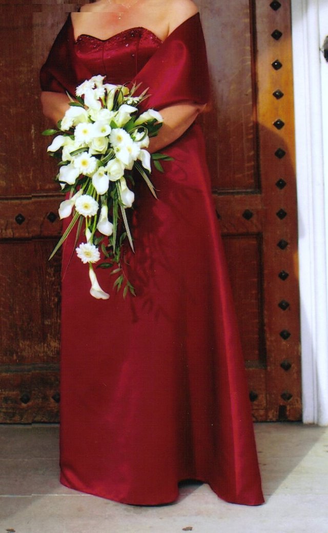 Wedding/Bridesmaid/Ball Gown – burgundy colour £30 ovno