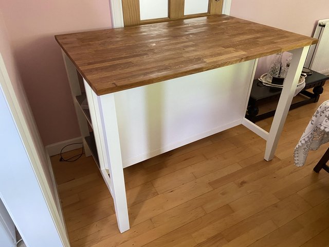 Excellent condition kitchen table Offer