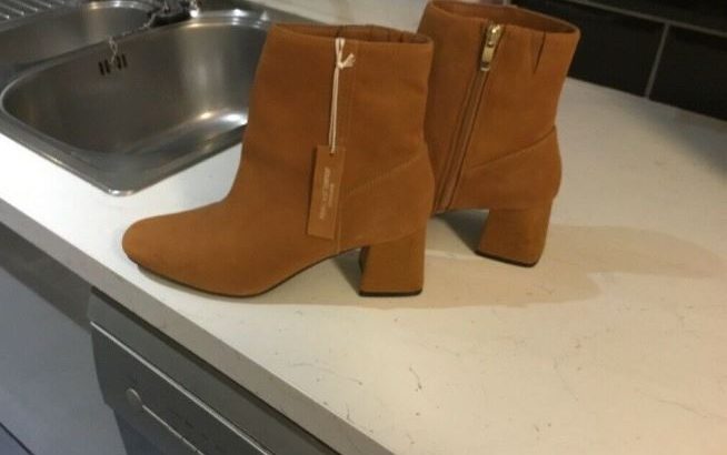 New ladies suede boots