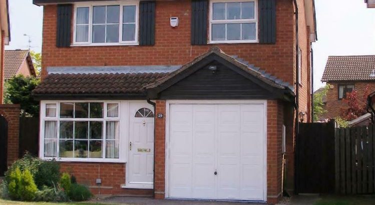 3 bedroom house in Mitchell Way, Woodley Reading, RG5