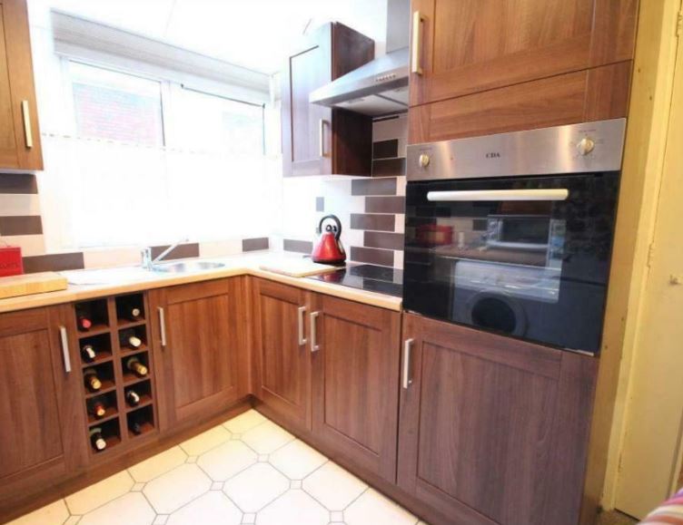 2 bedroom flat in White City Close, White City