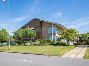 1 Desk serviced office to rent at Oxford, Business Park North
