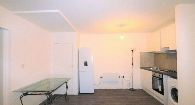 Studio Available to rent in Edgware Road, NW9