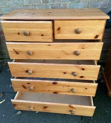 Pine chest of 6 drawers in clean condition