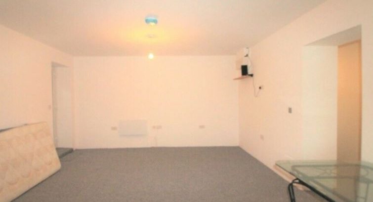 Studio Available to rent in Edgware Road, NW9