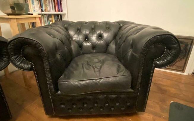 Armchair and 3 Seats Chesterfield sofa
