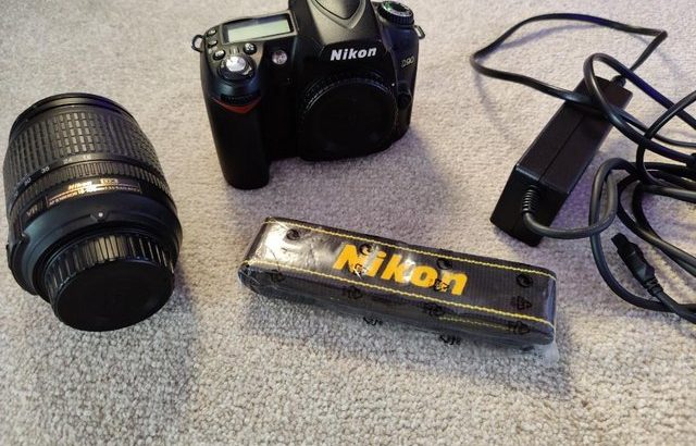 Nikon D90 SLR & Nikon 18-105 VR Zoom Lens