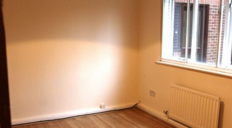 1 Bedroom Flat for Rent £1100pm Hounslow High Street Bill not included