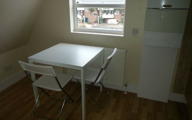 MODERN ONE BEDROOM FLAT, FURNISHED, BILLS ARE NOT INCLUDED -£230 WEEK, 015M-TOP- BOUNDS GREEN